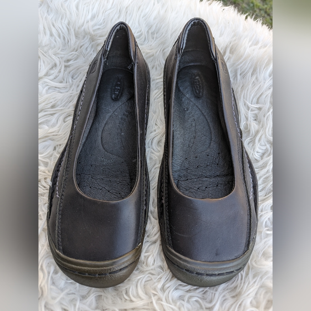 Women's Black Leather Slip On Keen Shoes Size 7.5